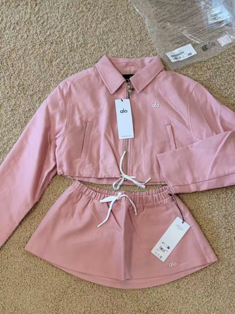 NWT Alo Yoga Set Cropped Fan Favorite Full Zip Jacket And Skirt Set Vintage Pink - Picture 3 of 5